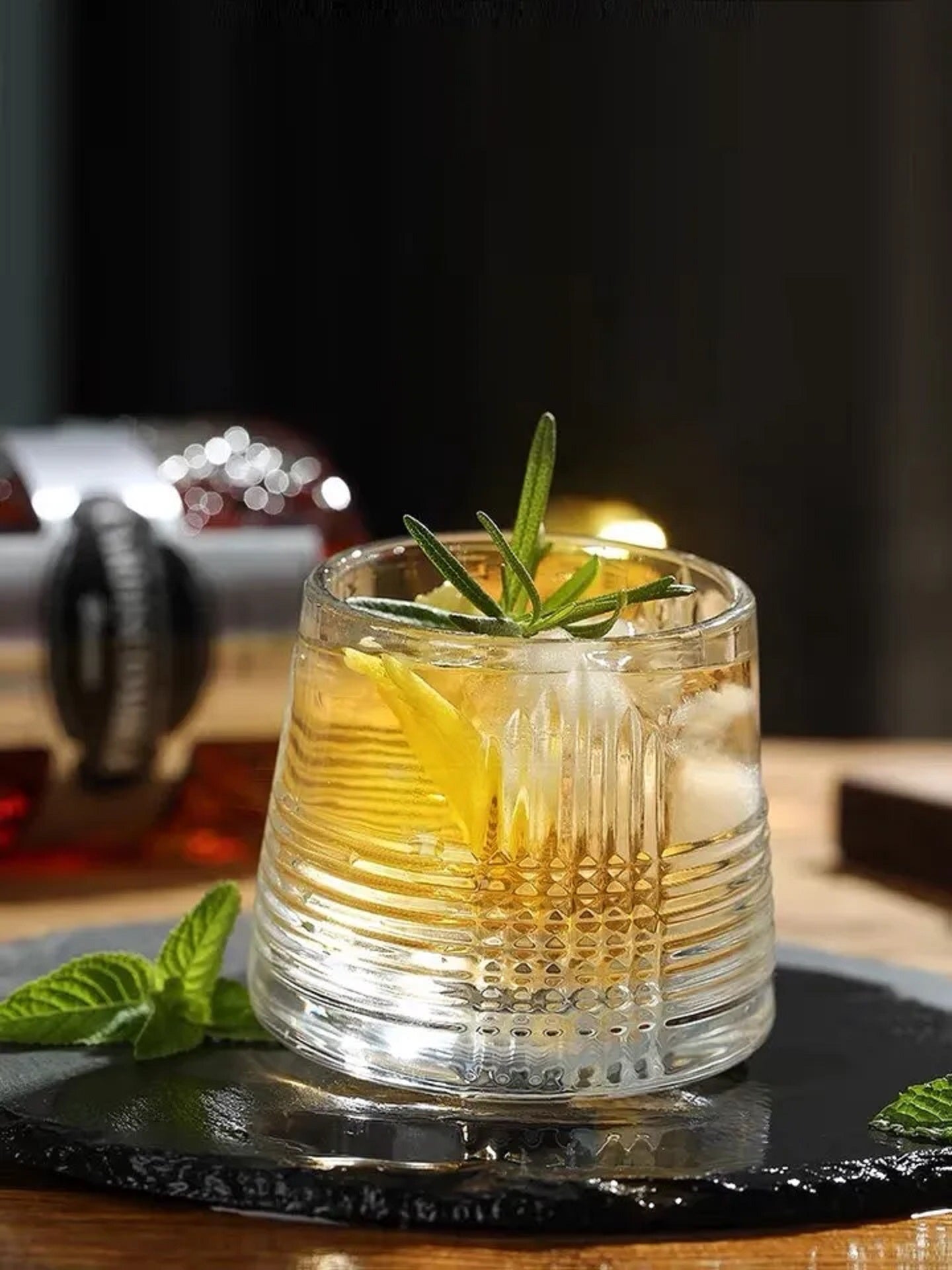 Abstract Spinner Rotating Whiskey Glass,180 ml,Set of 6 melbify shot glasses