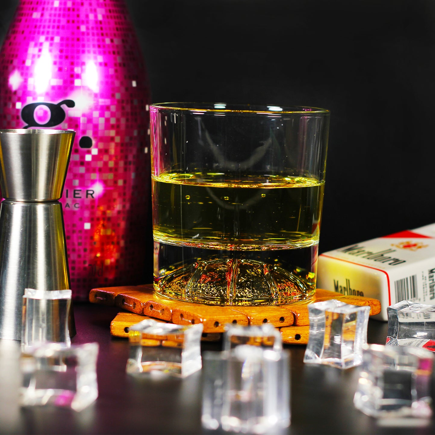 Melbify Basket Ball Whiskey Glass | 300 ml | Golden Plated Whiskey Glass| Premium | Unique| Big| Broad | Royal | High end| Expensive| Whiskey Glass Set for Basket Ball Lovers